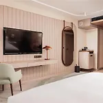 Hilton And فندق سفينويتشي