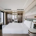 Hilton And מלון 5*