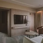 Hilton And מלון