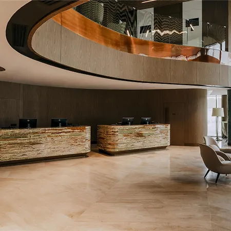 Hilton And سفينويتشي