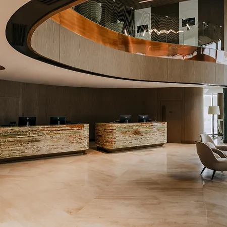 فندق Hilton And سفينويتشي