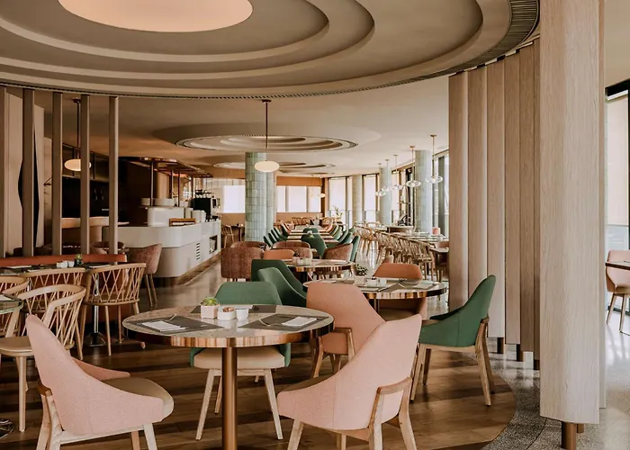 Hilton And Ξενοδοχείο